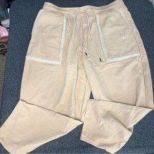 Nike Sportswear Essential Woven High Rise Sherpa Pants.